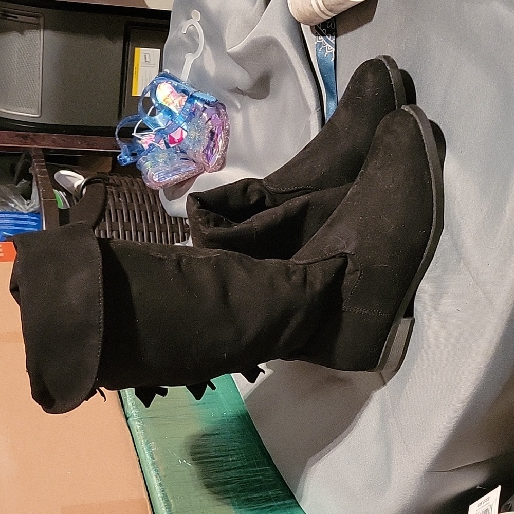 Nwt black suede boots